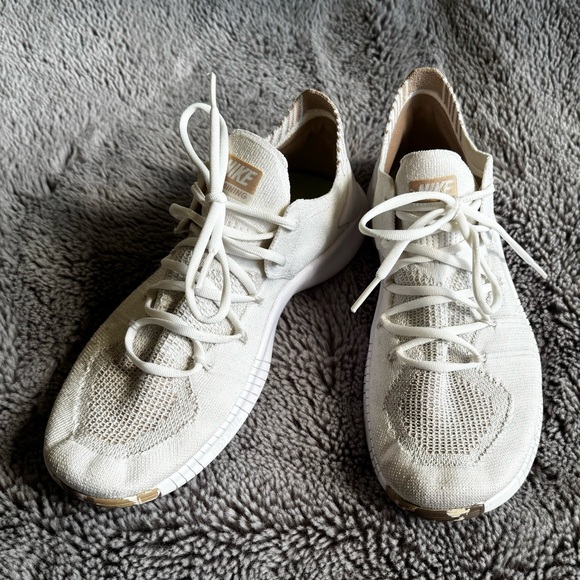 Women's NIKE Free TR Flyknit 3 Running Training Shoes Sneakers Size 8 - Picture 3 of 7